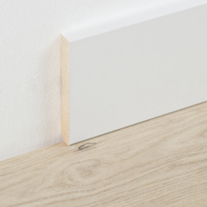 Phào chân tường trắng sơn lót sẵn